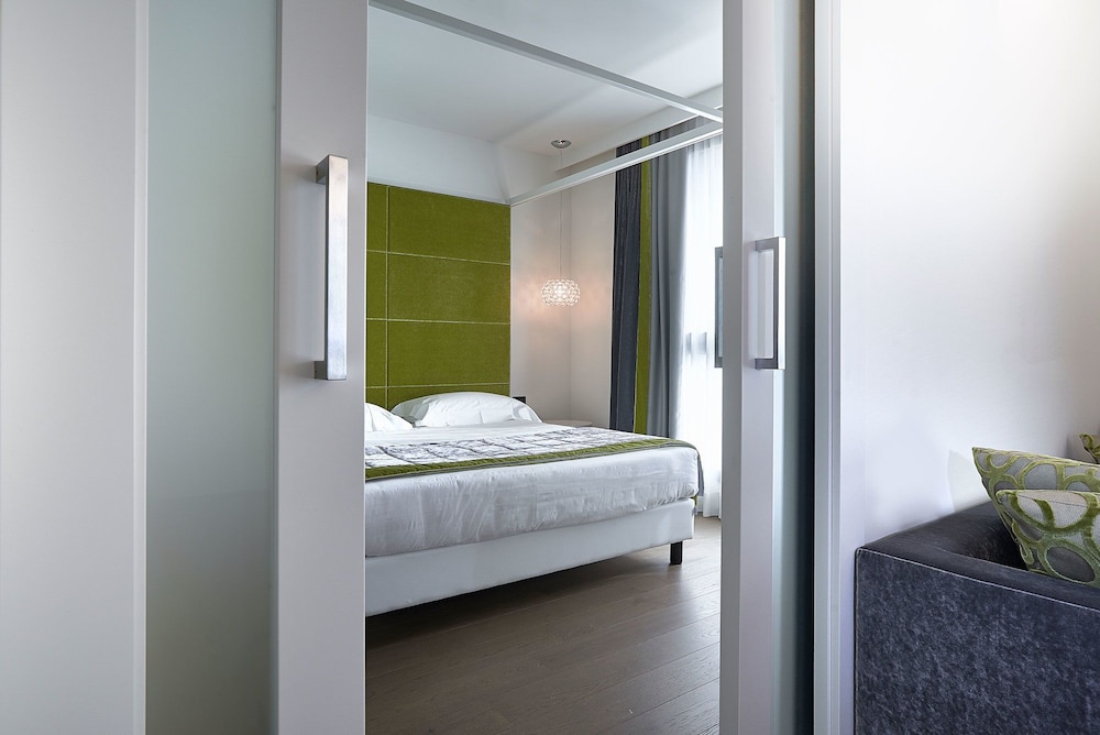 Link124 Hotel 8/65