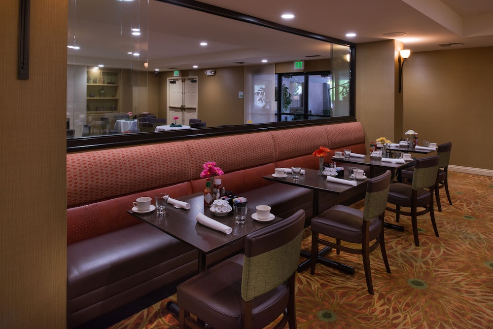 Holiday Inn Dublin Pleasanton 52/70