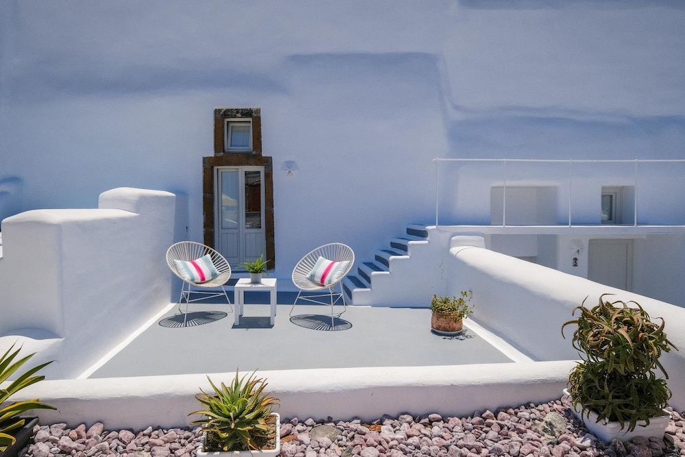 Radiant Santorini 3/45