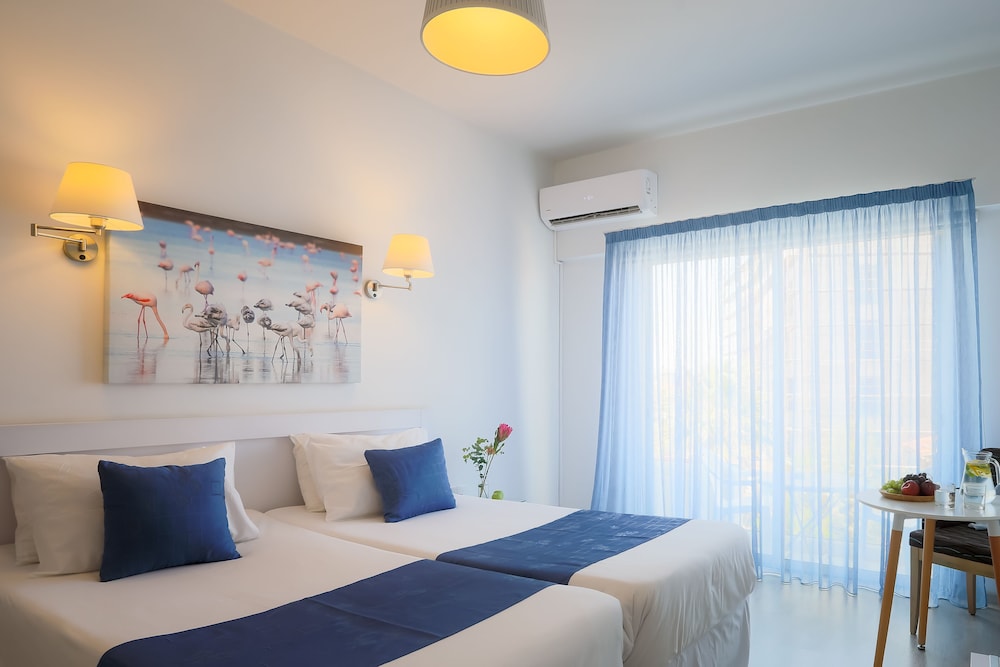 ROOM, DOUBLE OR TWIN BED