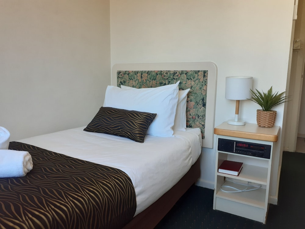 Crest Motor Inn 21/39