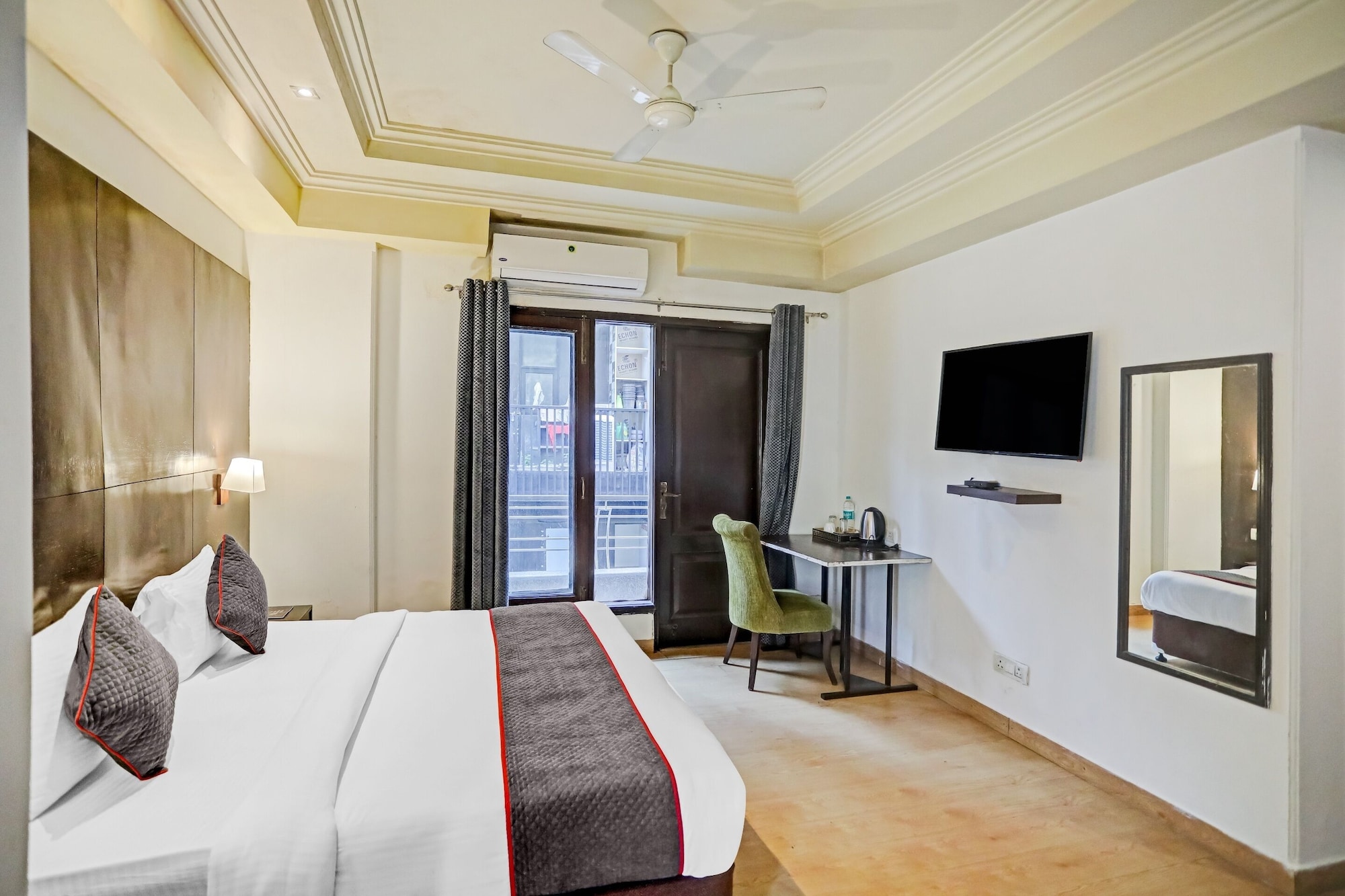 DELUXE, DOUBLE OR TWIN BED, CITY VIEW, BALCONY