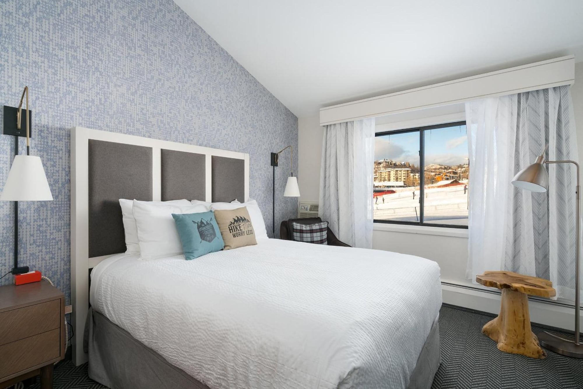 Slope, King Bed