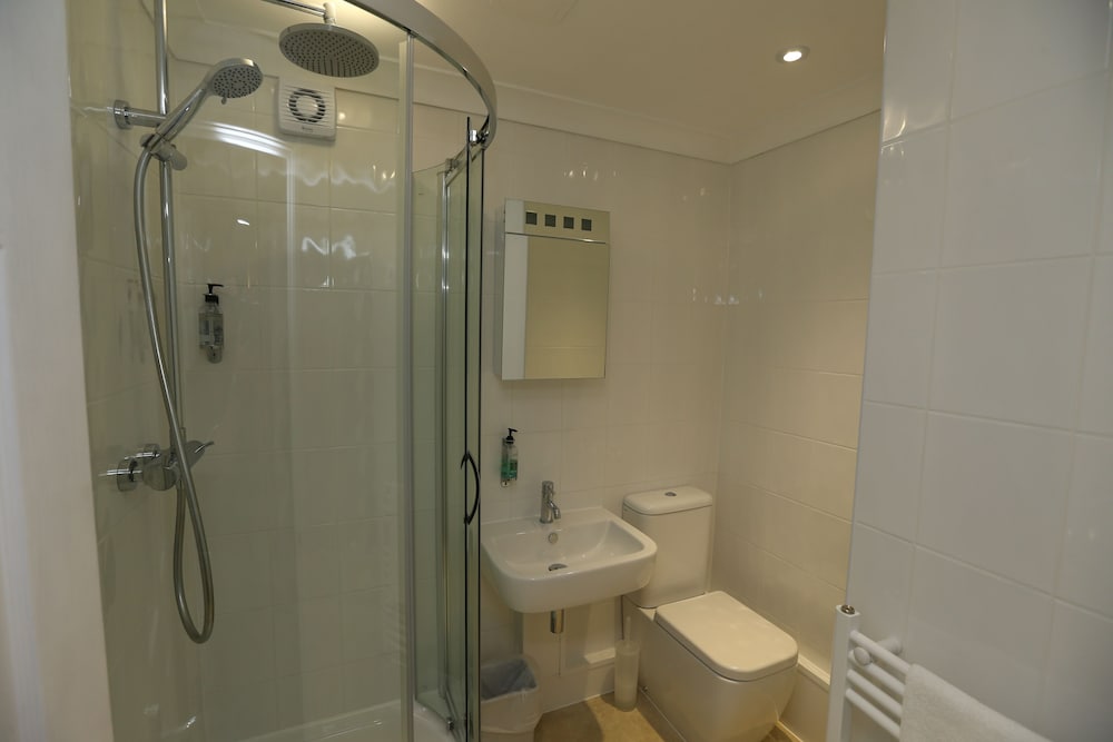 The Corner House Hotel Guest House 43/45