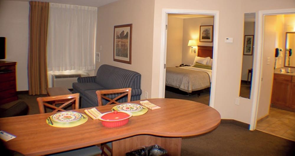Candlewood Suites Jacksonville 48/72