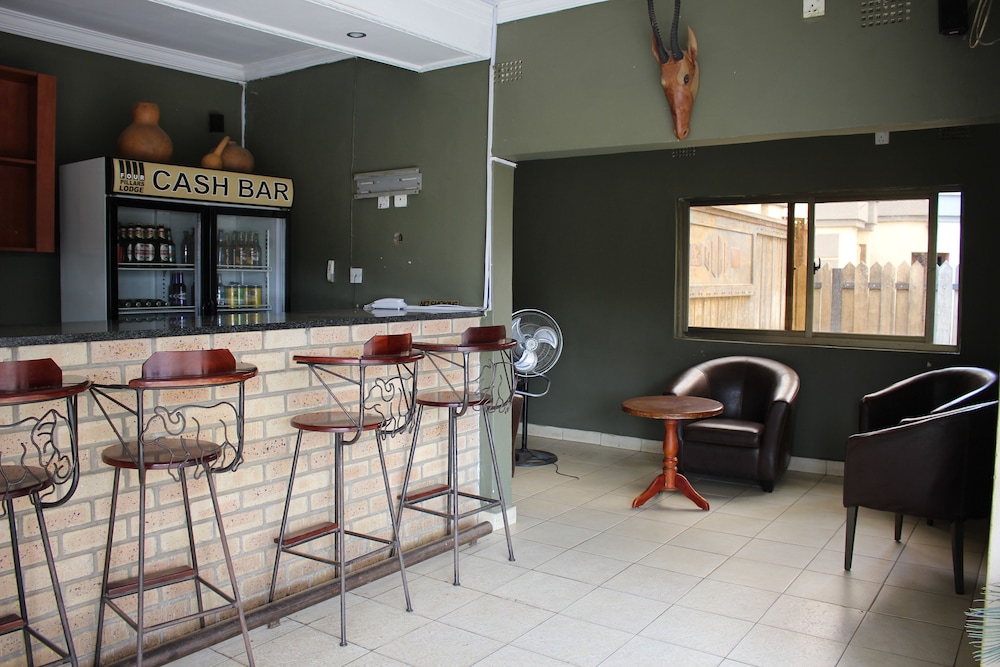 Four Pillars Lodge 18/25