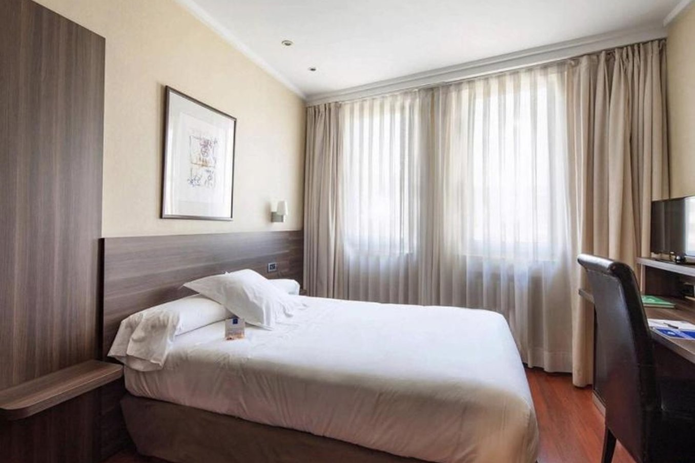 Yoldi Hotel 12/45