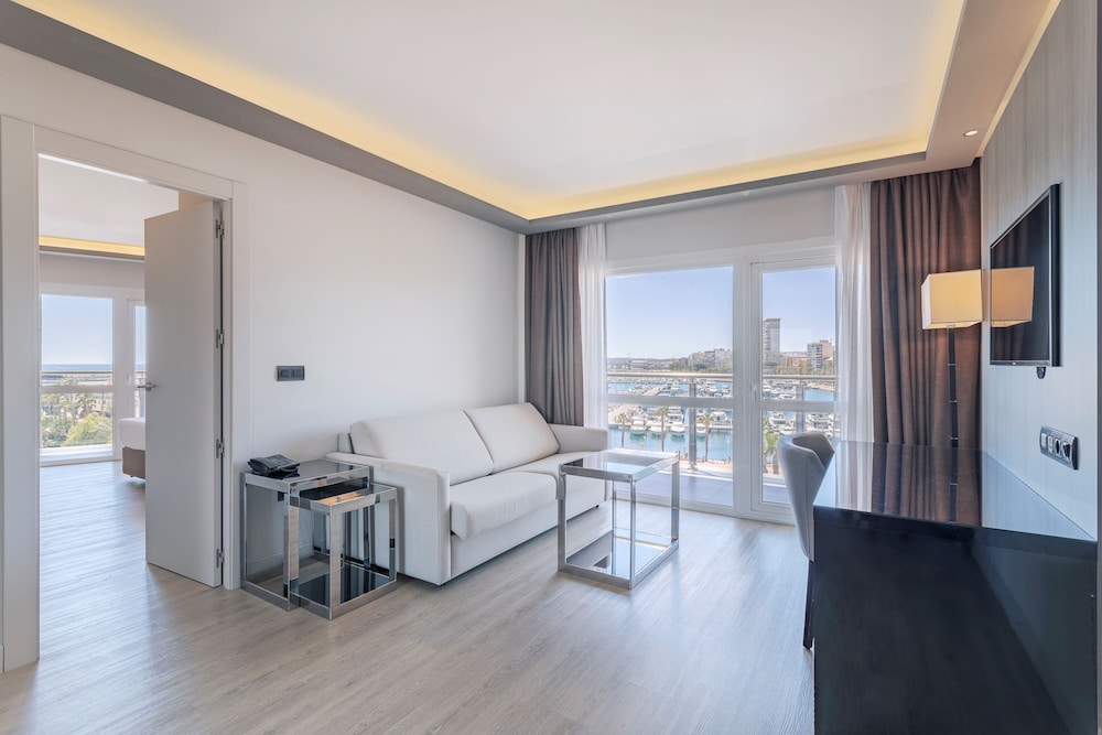 جناح جونيور تنفيذي بسرير مزدوج، Melia Alicante 7/10