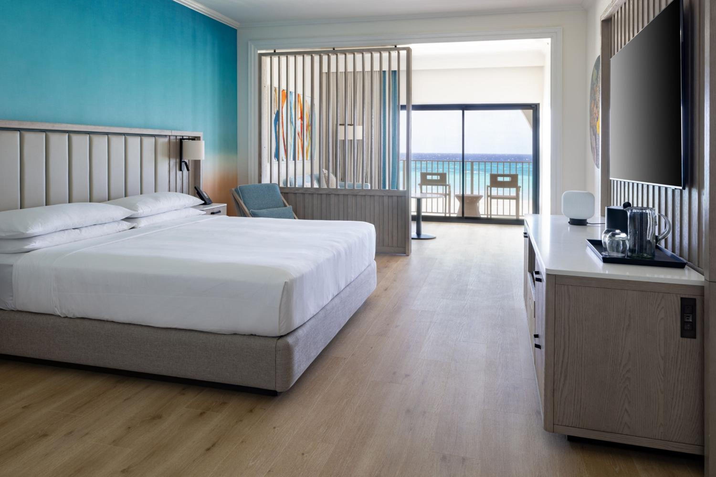Junior Suite, King Bed, Ocean Front, Balcony