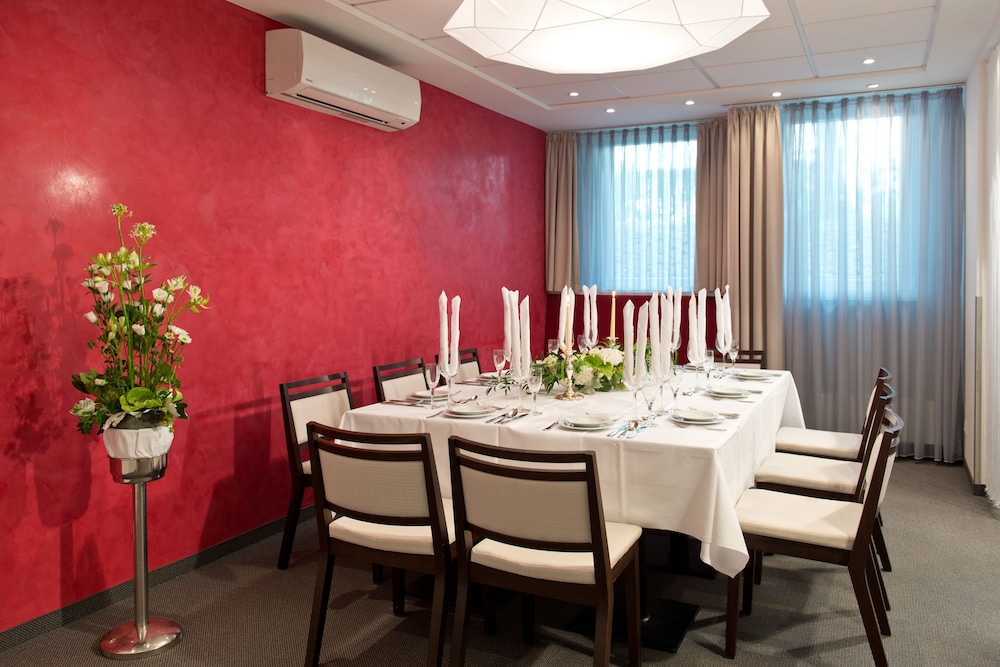 ACHAT Hotel Dresden Elbufer 51/71