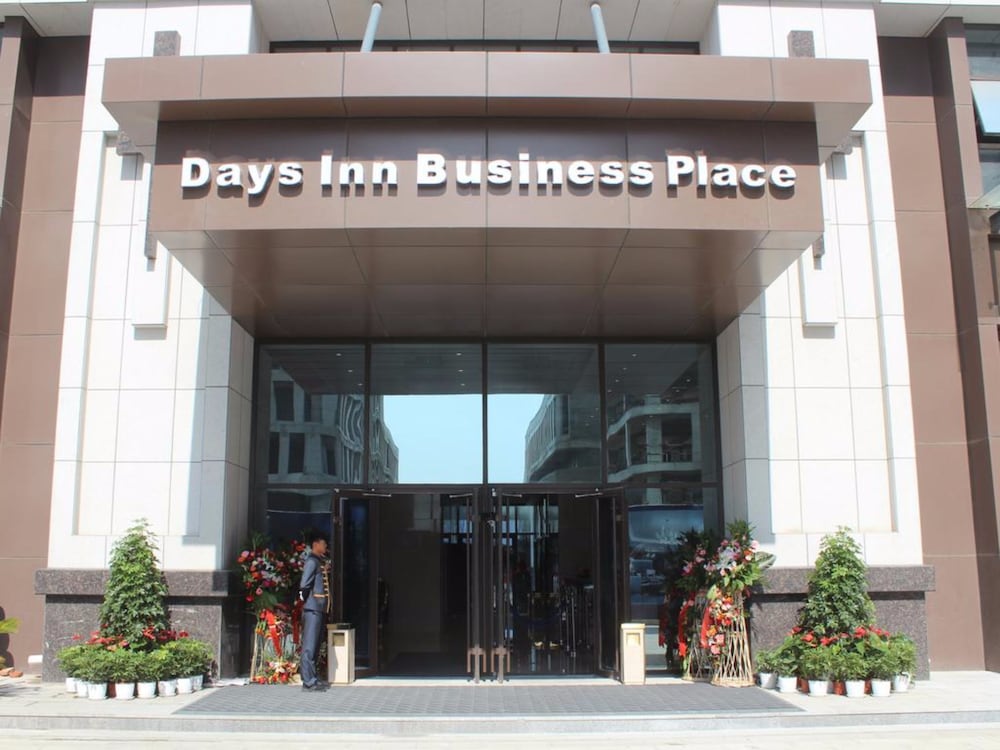 Days Inn by Wyndham Business Place Goldwin Yantai 2/26