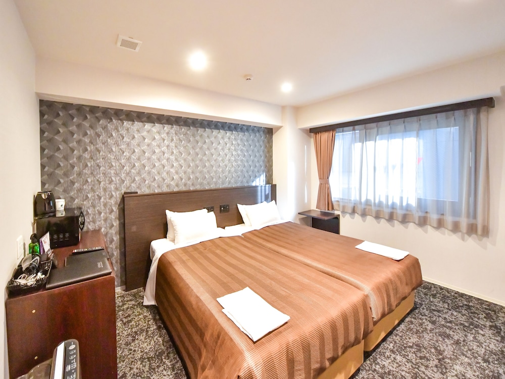 ROOM, TWIN BEDS, SMOKING