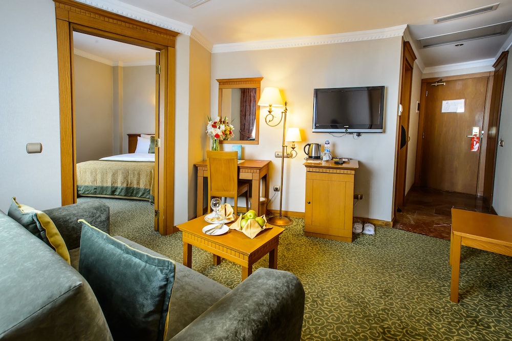 USTA PARK HOTEL 32/50