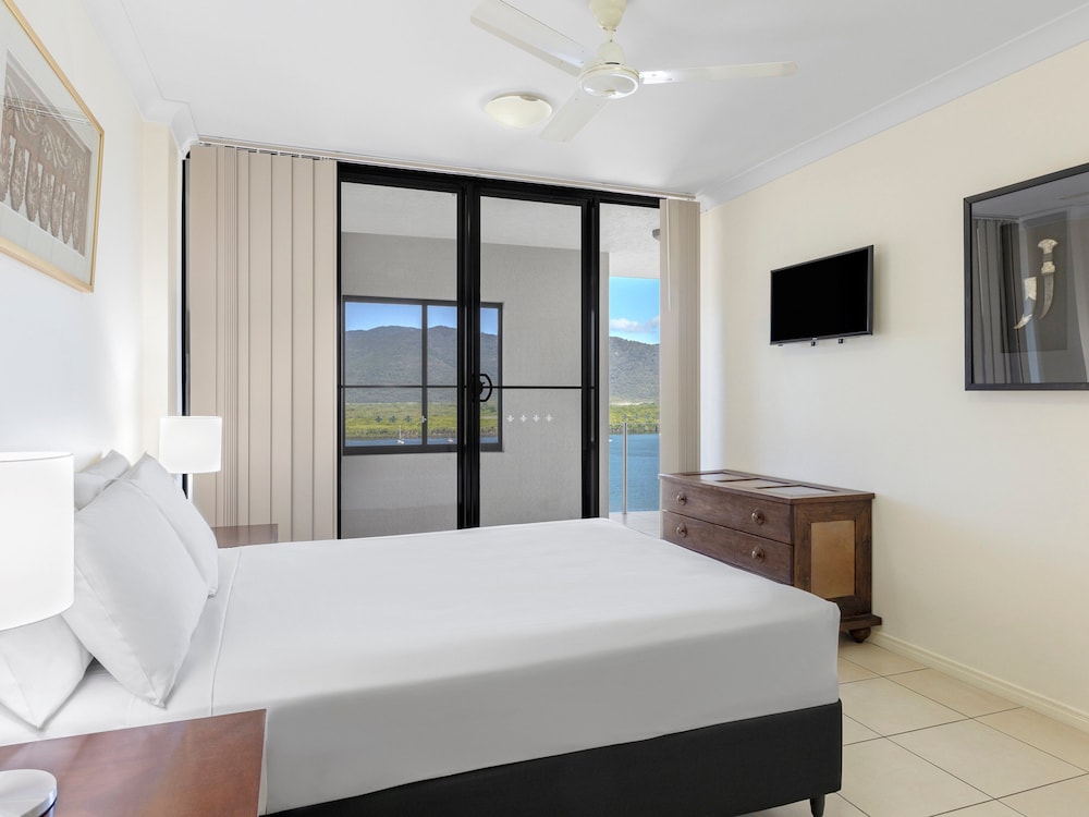 3 BEDROOMS, APARTMENT, WATER VIEW