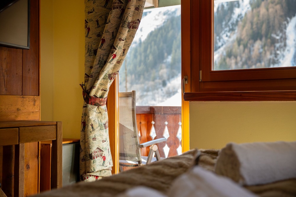 Shatush Hotel 24/50