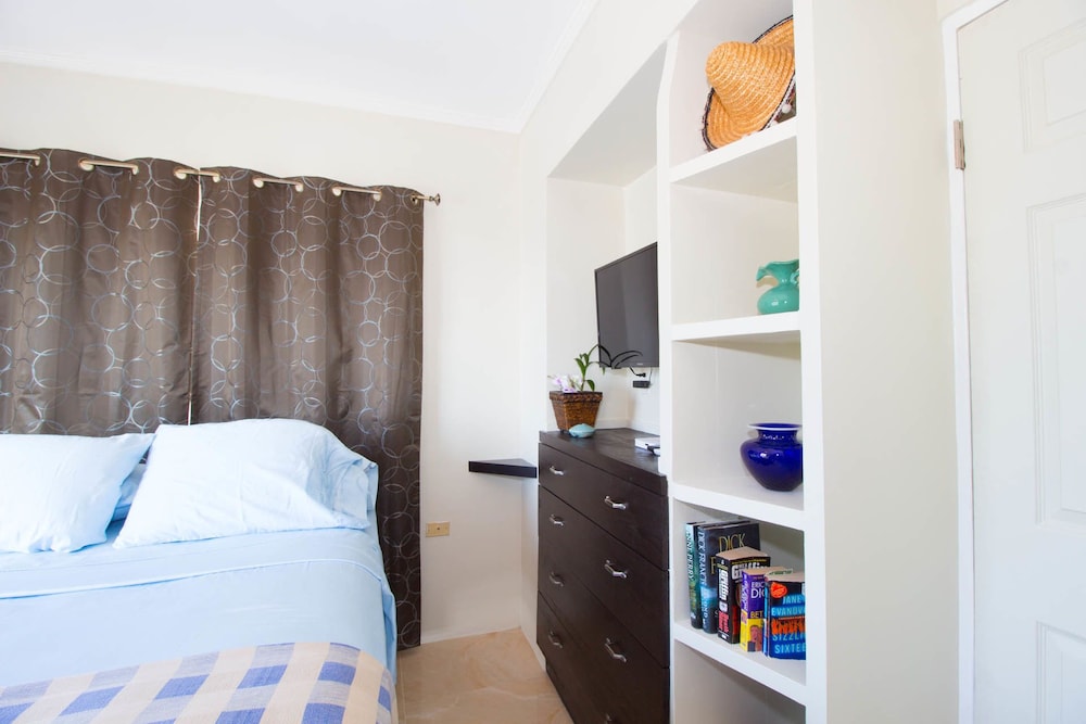 The Bailey's New Kingston Suites 6/23