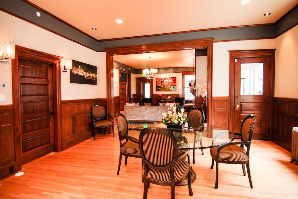 Blackwell Hotel 35/50