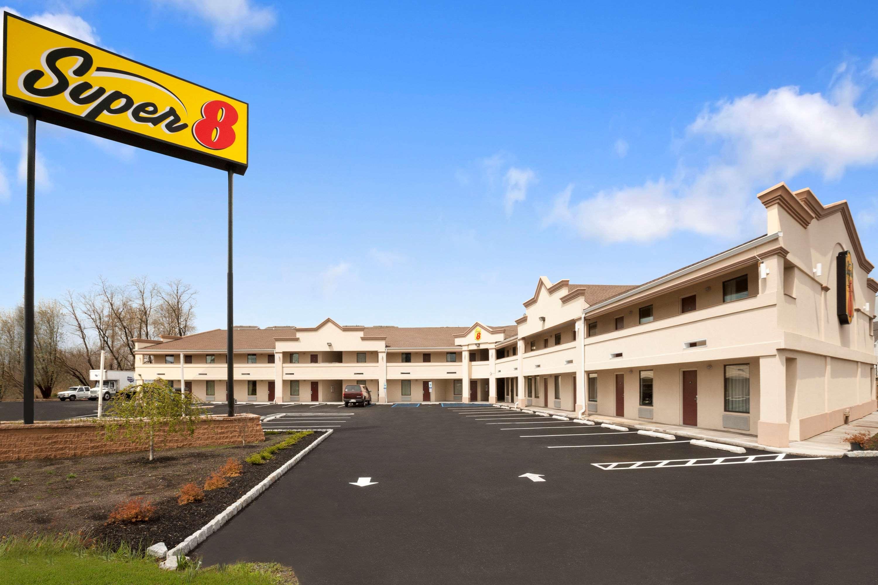 Super 8 by Wyndham Rahway Newark 1/16