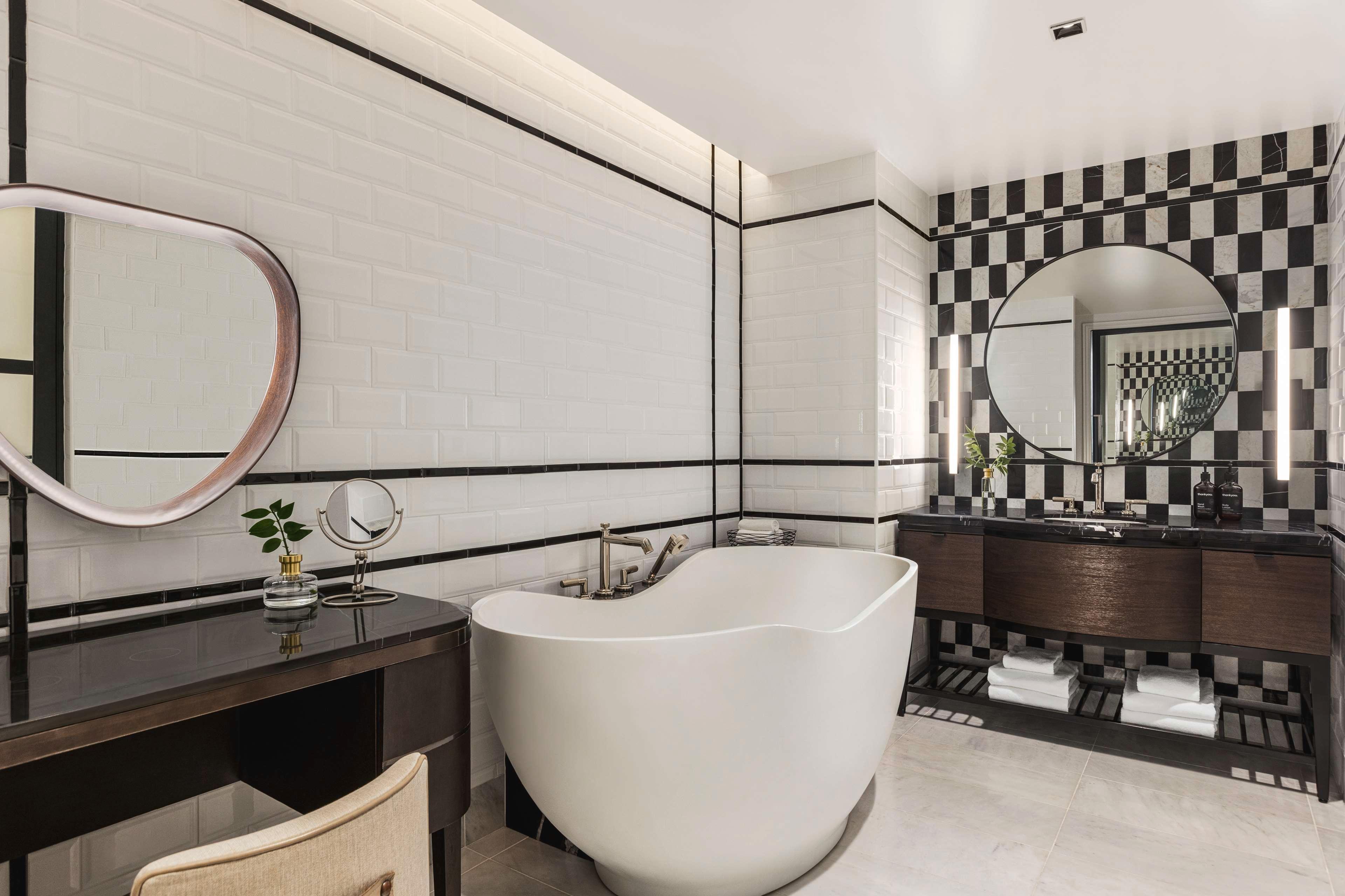 Premium, Suite, King Bed, Urban View, Living Area, Canopy by Hilton San Francisco SoMa 2/2