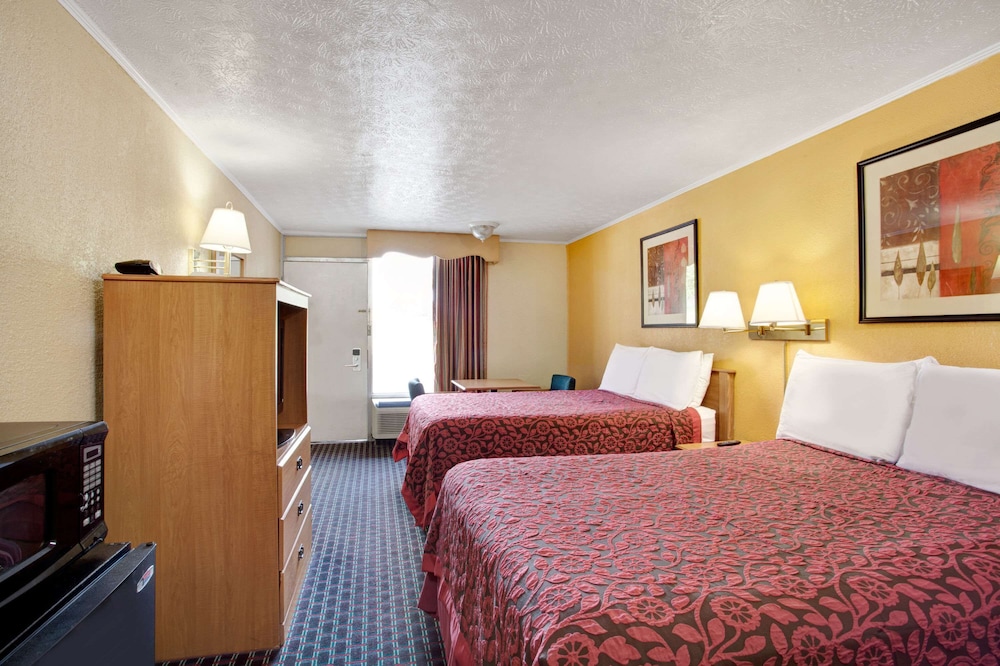 ROOM, 2 DOUBLE BEDS