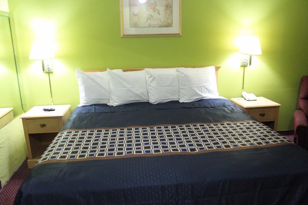 Hutchinson Inn 8/58