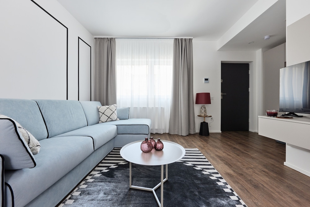 The Amberlyn Suite Hotel 24/50