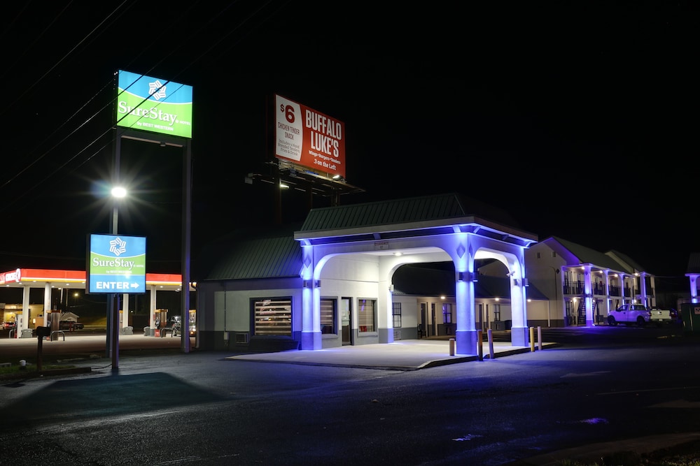 Travelodge by Wyndham Calhoun South I-75 1/40