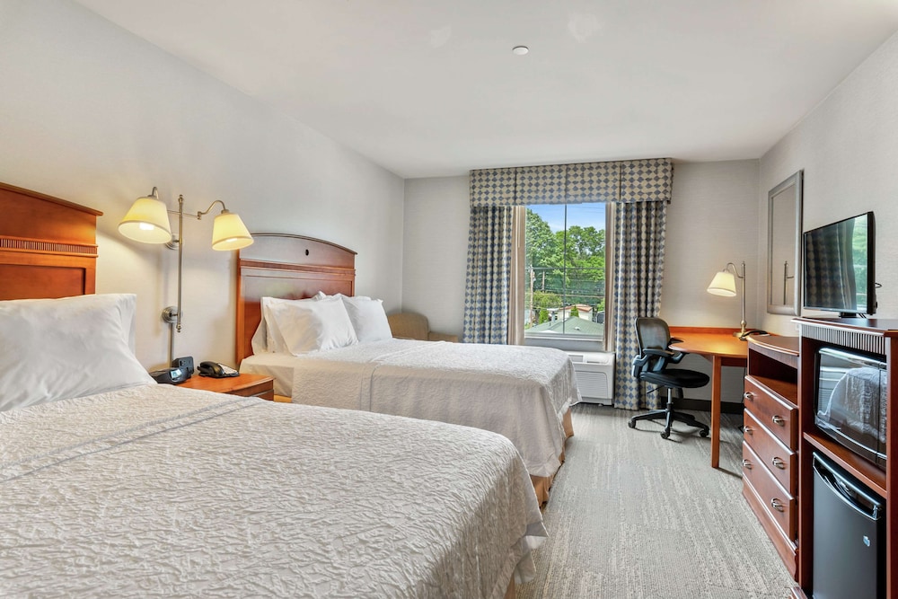 Hampton Inn and Suites Mystic 13/56