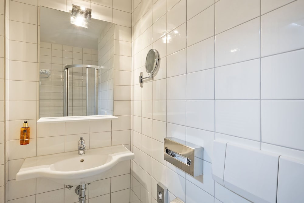River, Junior Suite, Twin Beds, Sofa، Sorell Hotel Merian 6/10