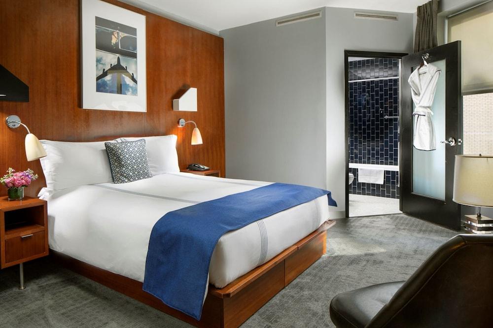 DELUXE, QUEEN BED