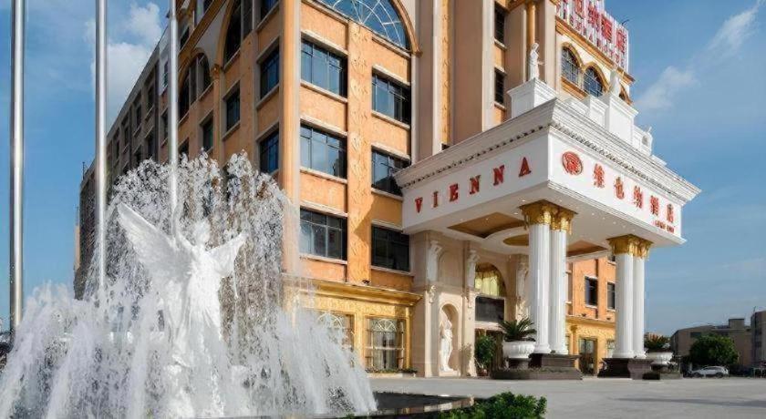 Vienna Hotel (Guangzhou Baiyun University Jinyuan Plaza) 5/54