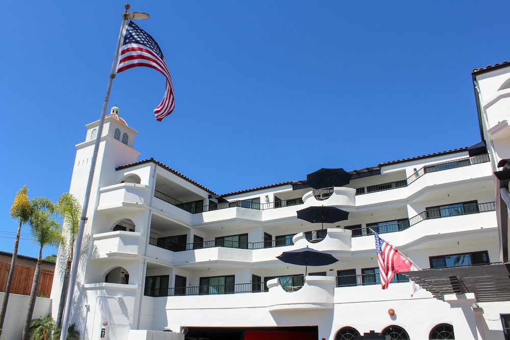 The Surfbreak Hotel 7/63
