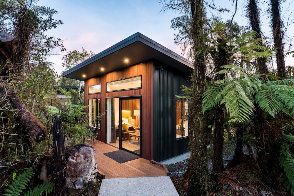 Rainforest Retreat 7/81