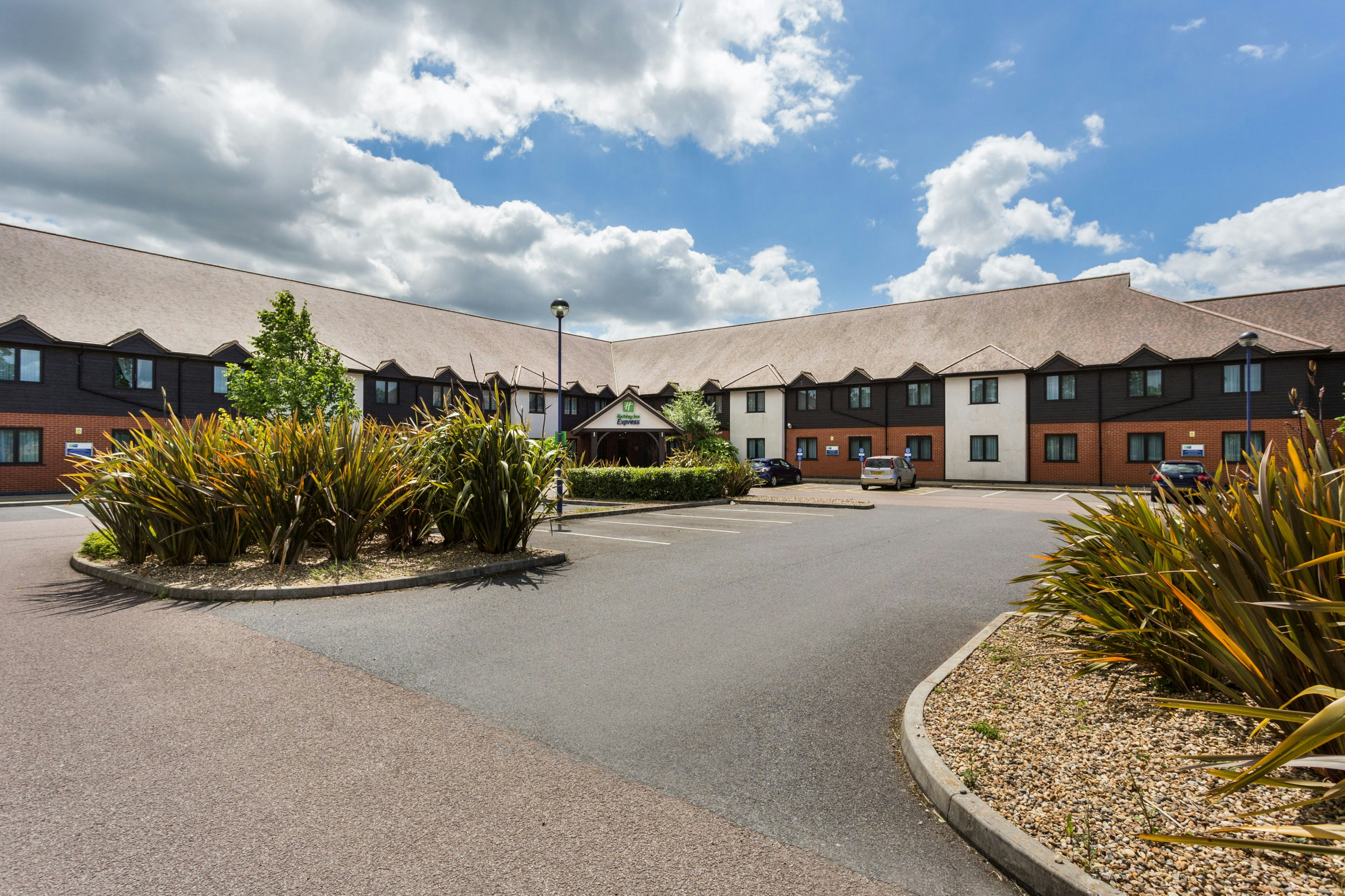 HOLIDAY INN EXPRESS COLCHESTER 31/33
