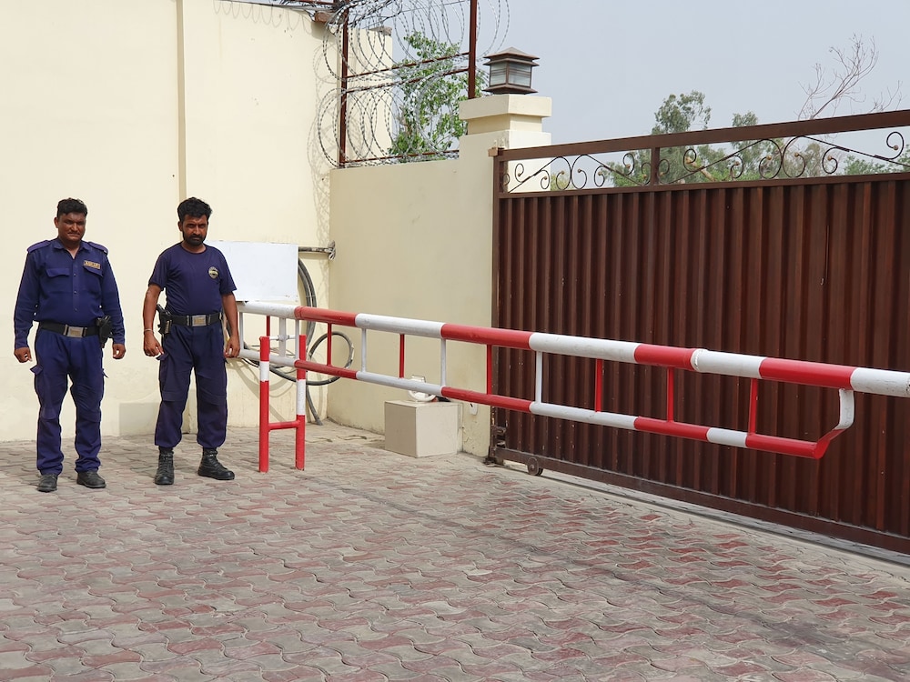 S Chalet Multan 40/44