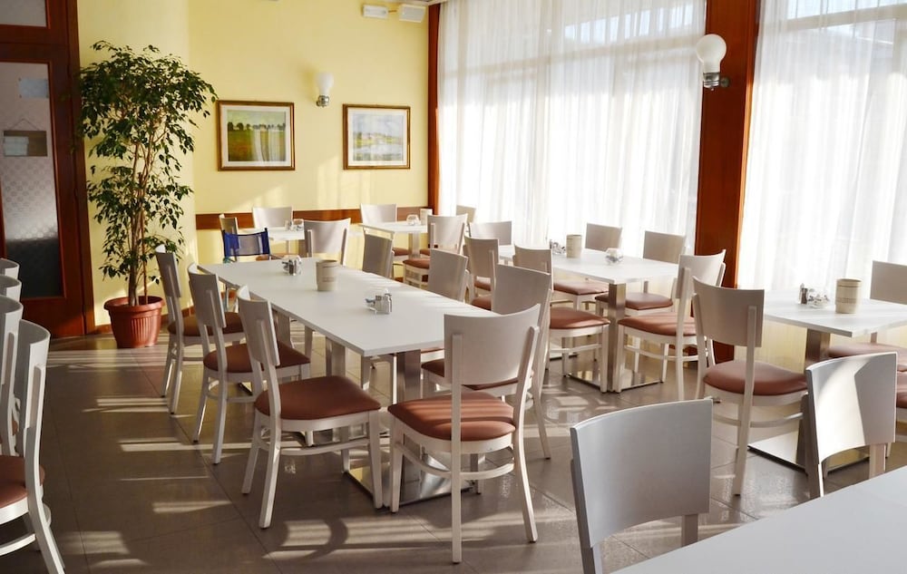 Hotel Midi 30/37