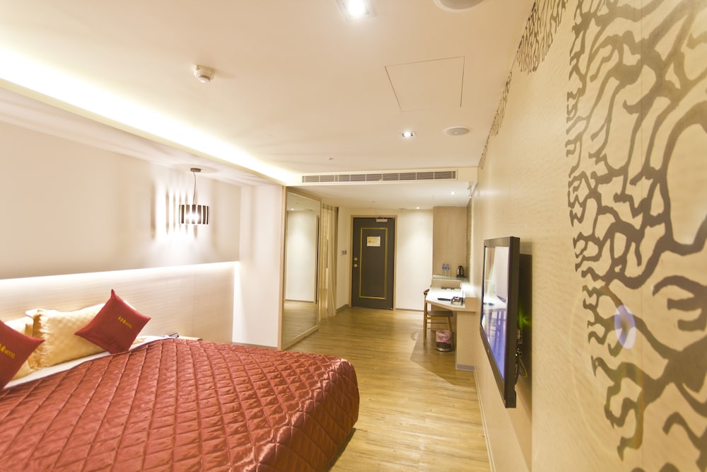 Surreal Motel- Xinjhung Branch 9/46