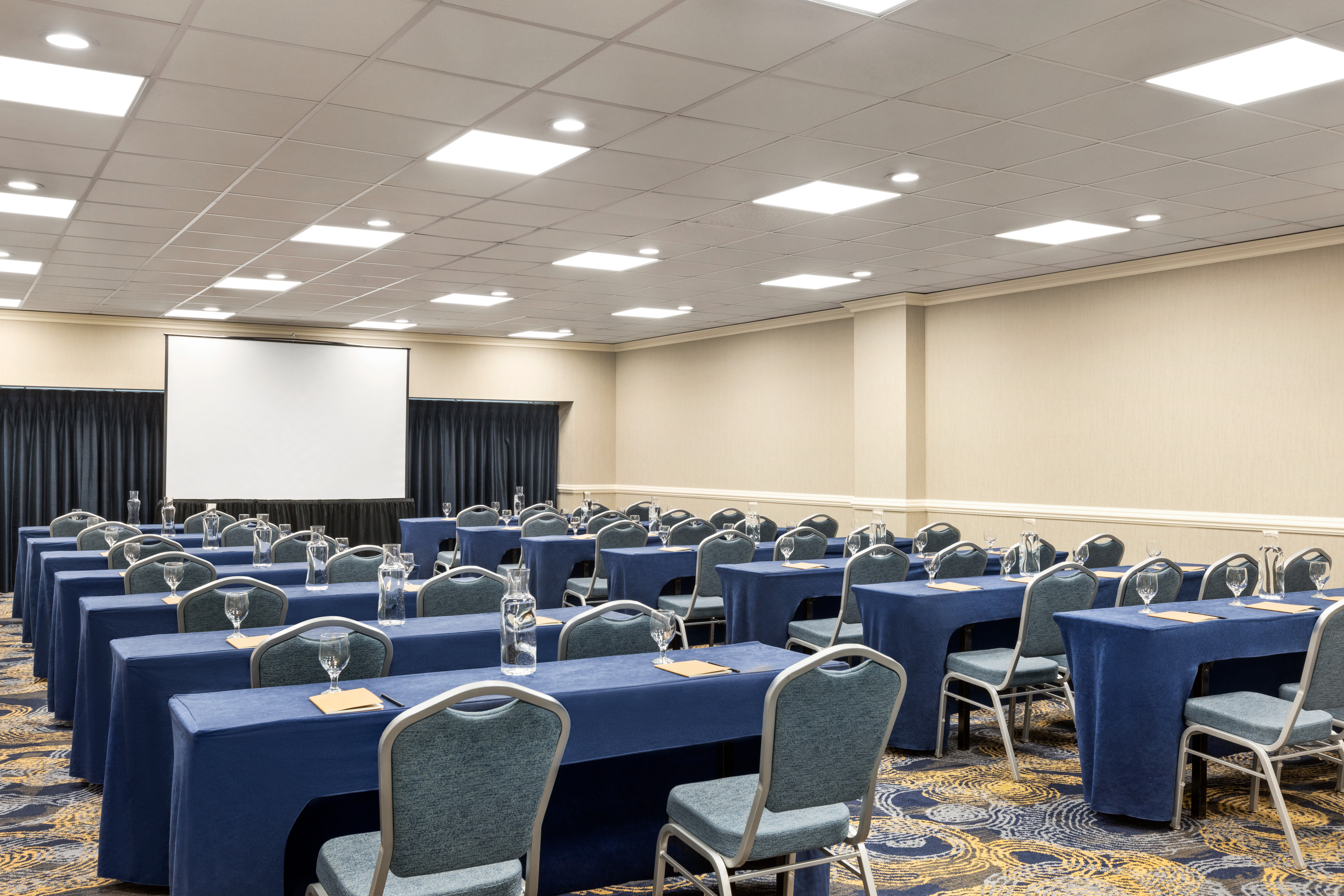 Crowne Plaza Cleveland At Playhouse Square An Ihg Hotel 69/77