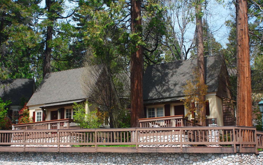Saddleback Inn 41/44