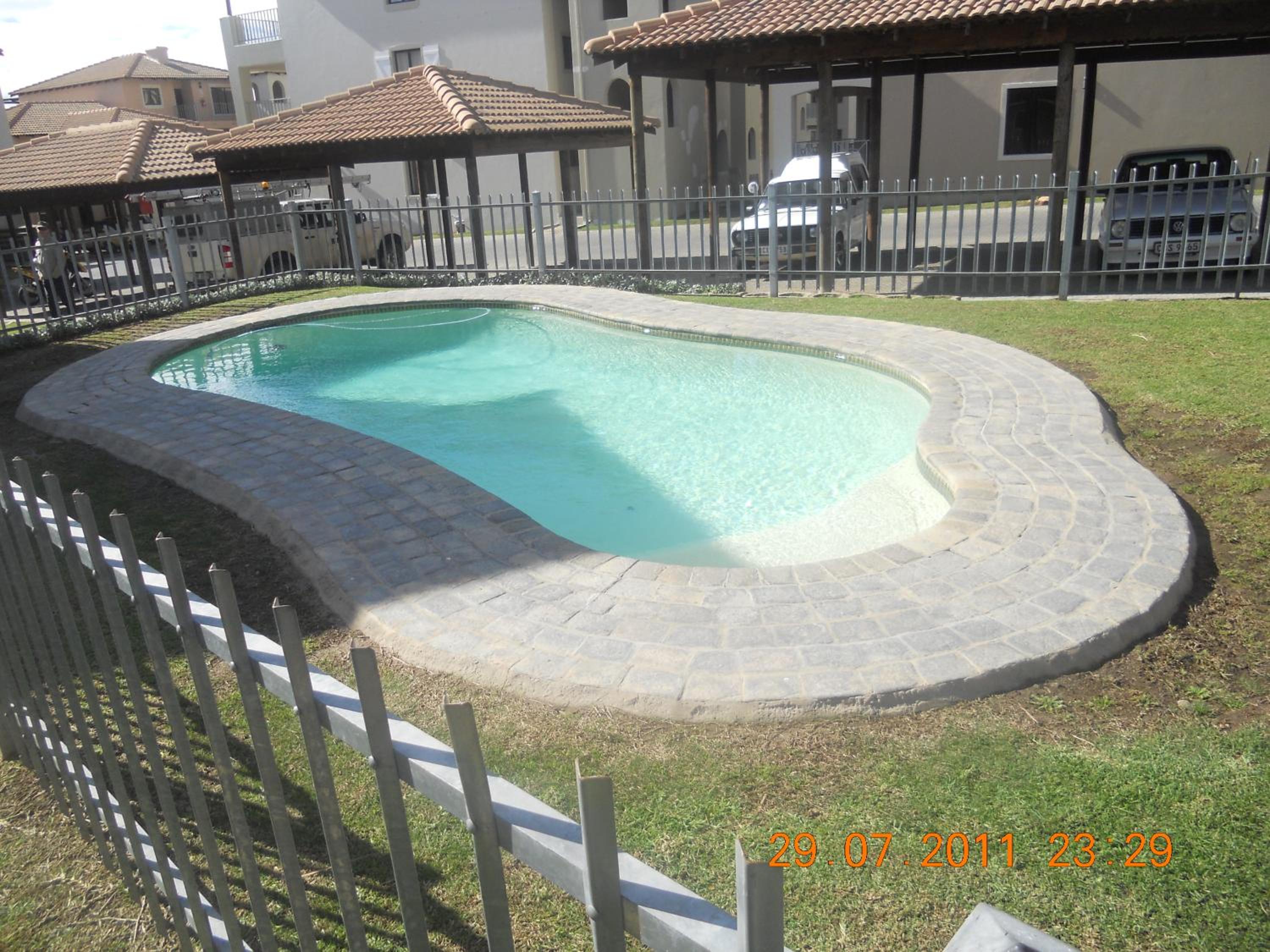 Santini Lace Self Catering 24/29