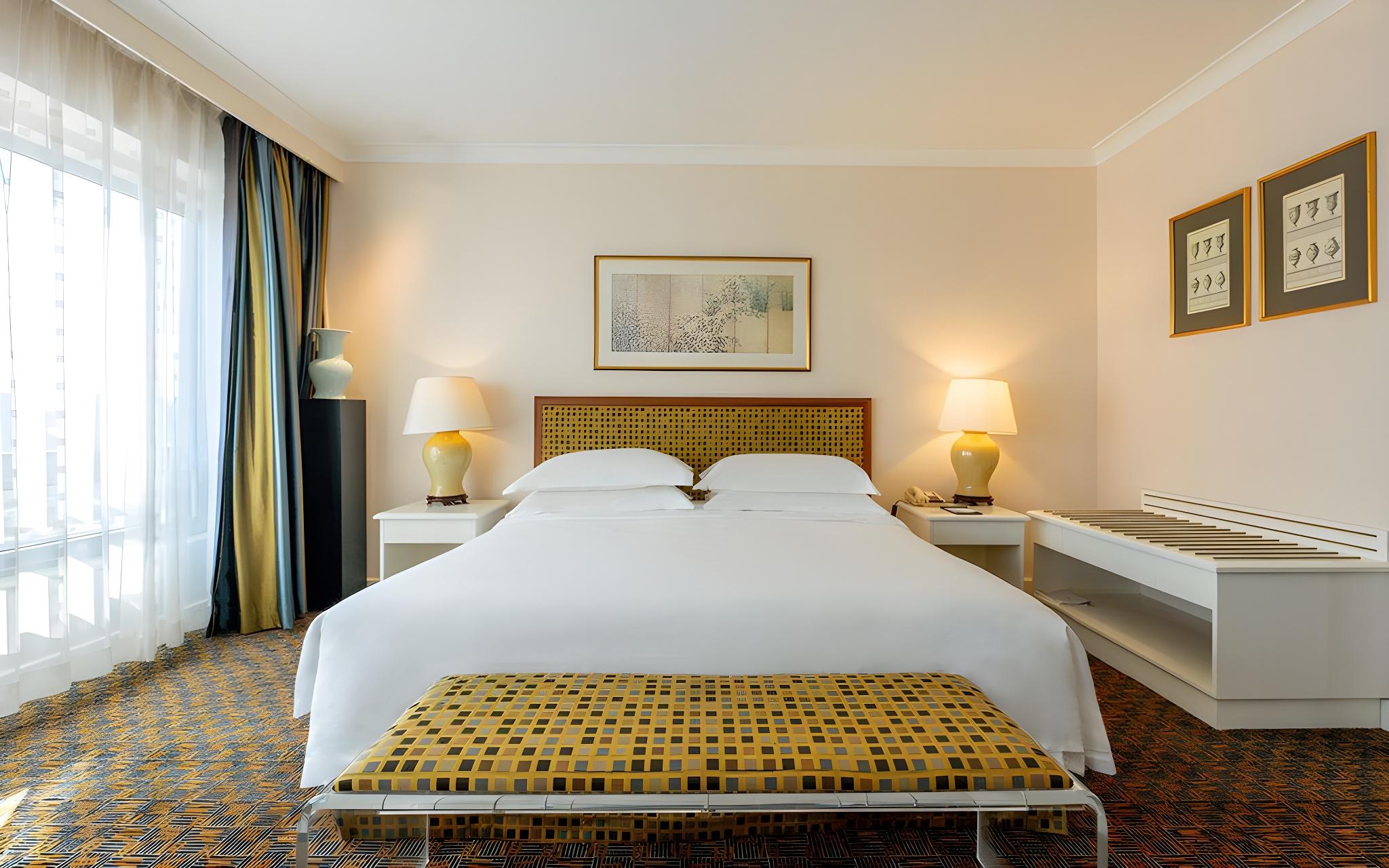 Executive, Queen Bed