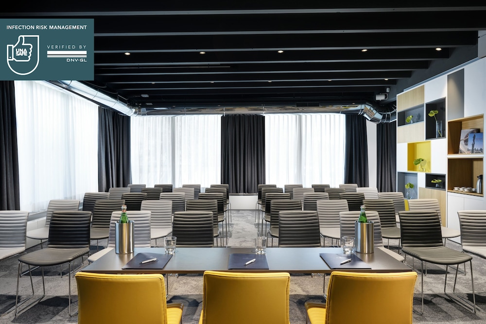 Unahotels The One Milan 52/57