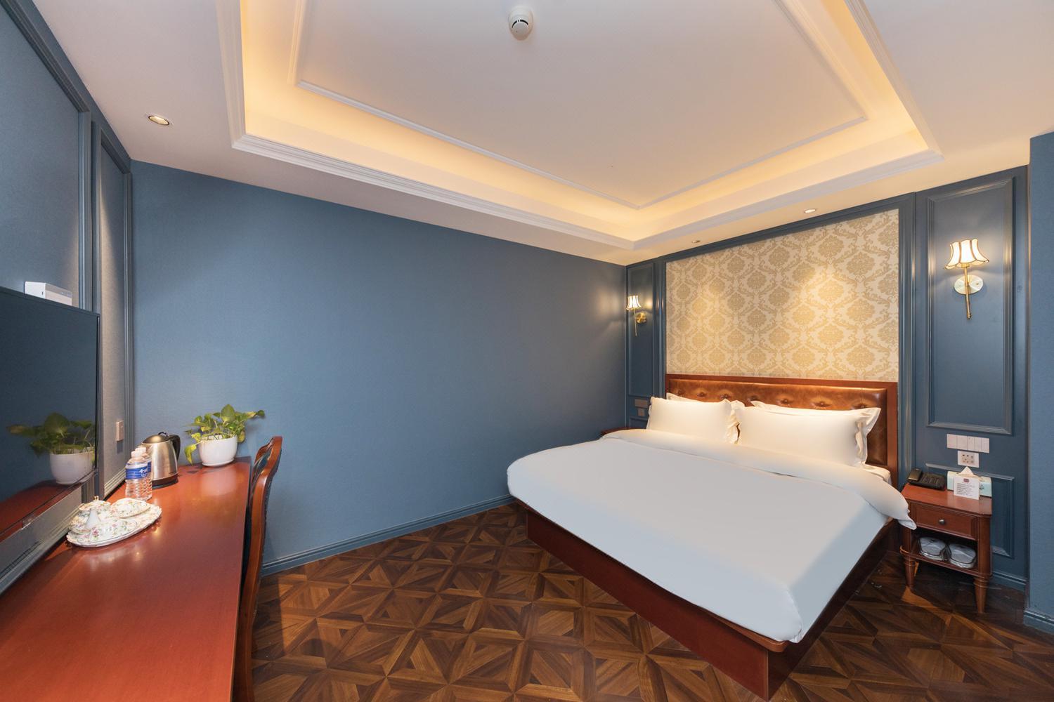 Special, Queen Bed