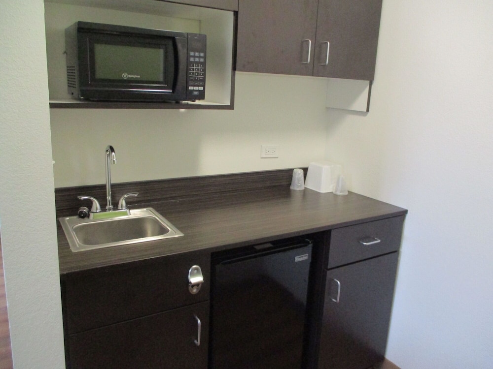 غرفة ديلوكس بسرير كينج، Motel6 North Olmsted, OH - Cleveland 4/6
