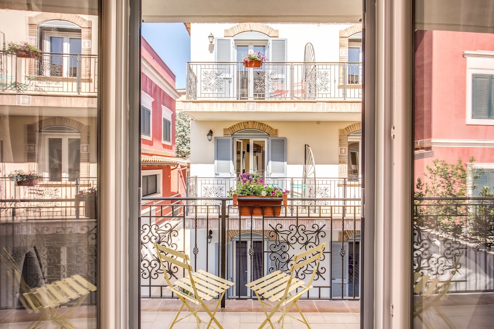 Aurelia Vatican Apartments 7/66
