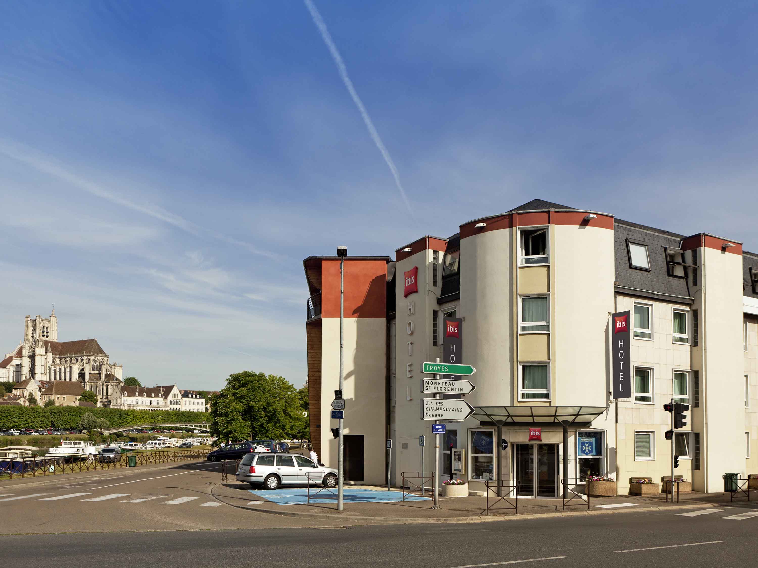 Ibis Auxerre Centre 36/50