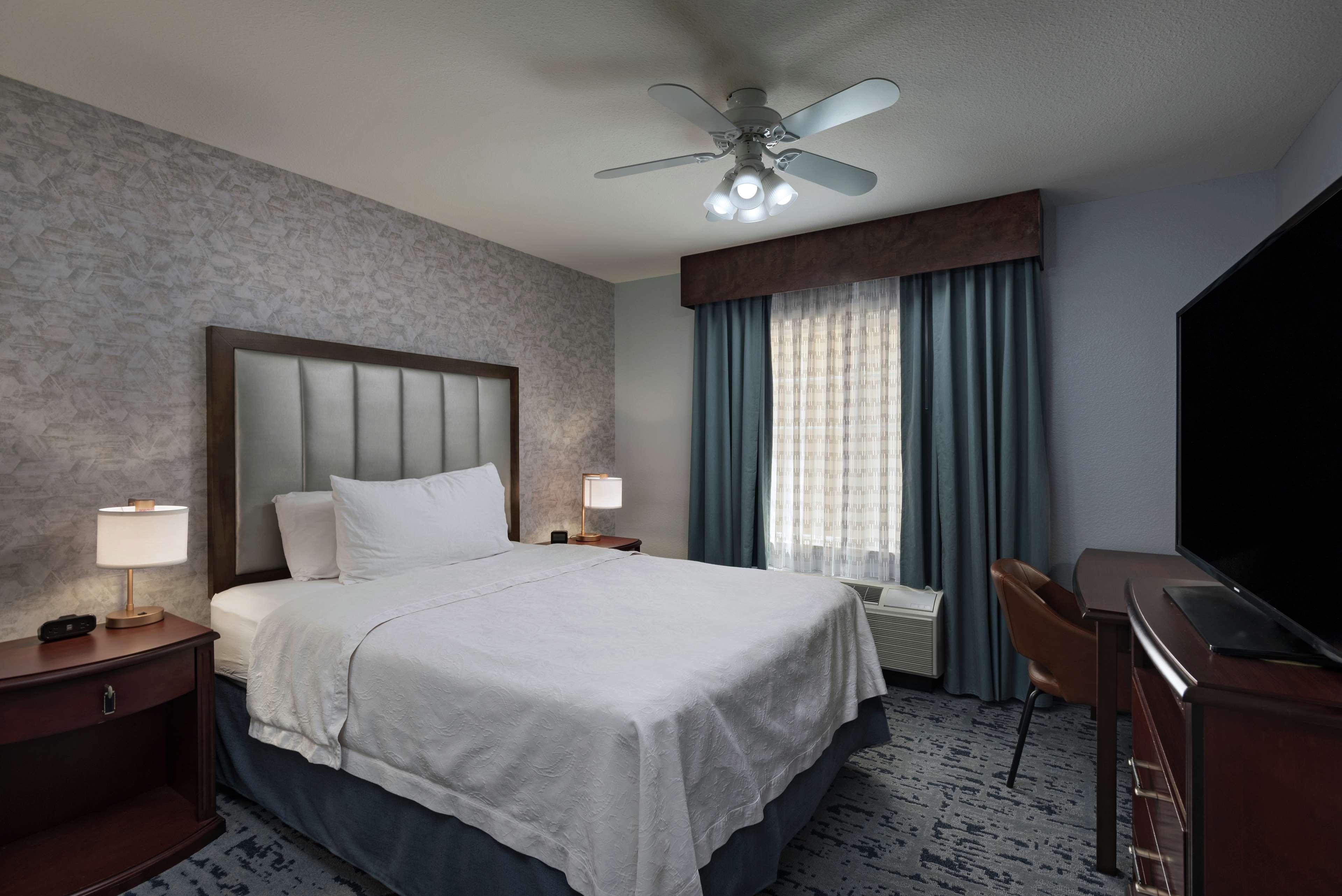 2 Bedrooms, Suite, 2 Queen Beds, 2 Bathrooms