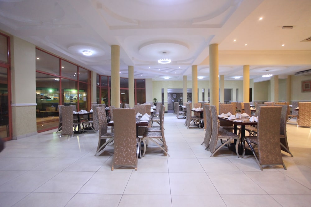 Crossroads Hotel 50/58