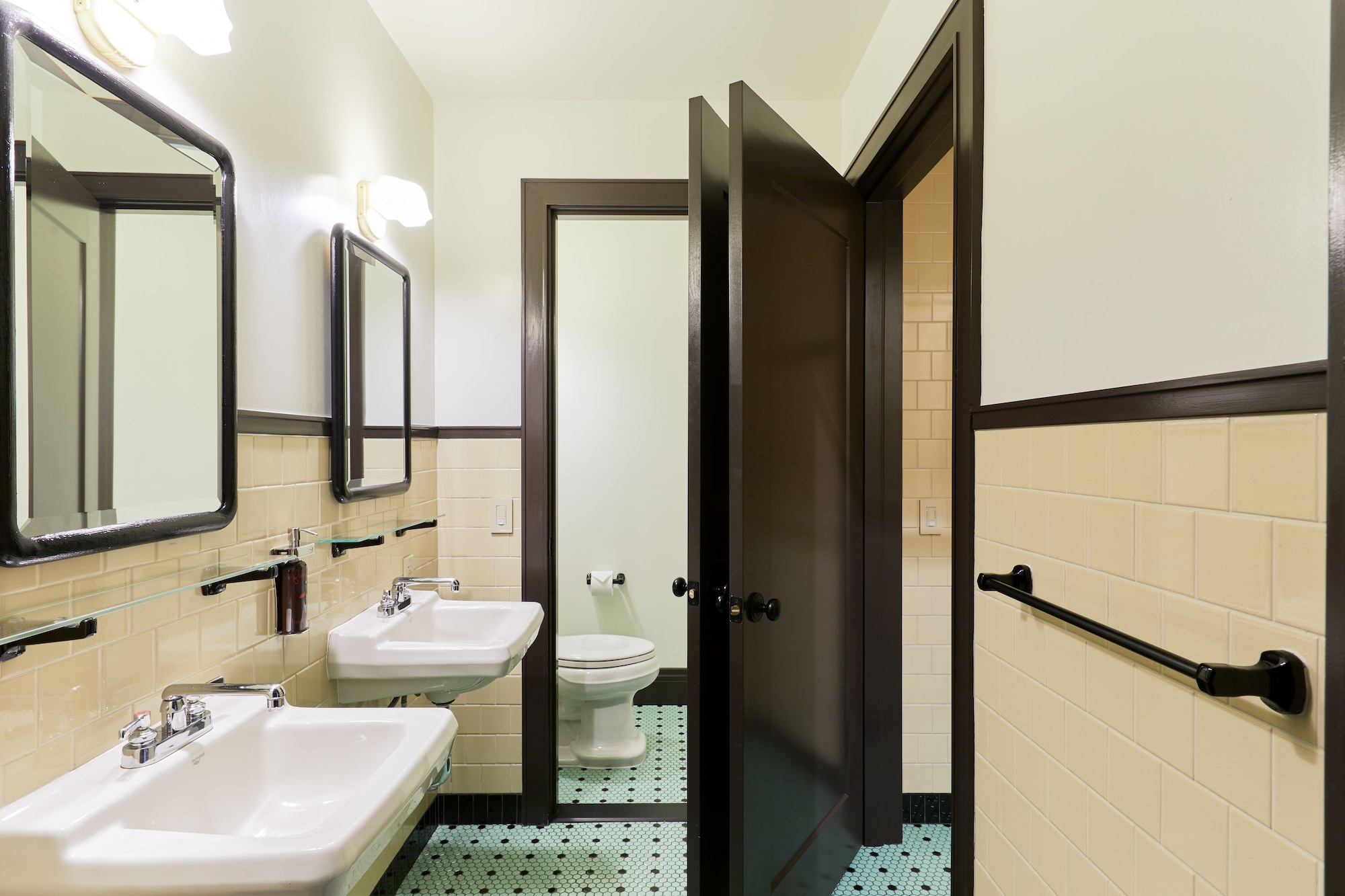 Private Quad, Female Dorm, 4 Beds