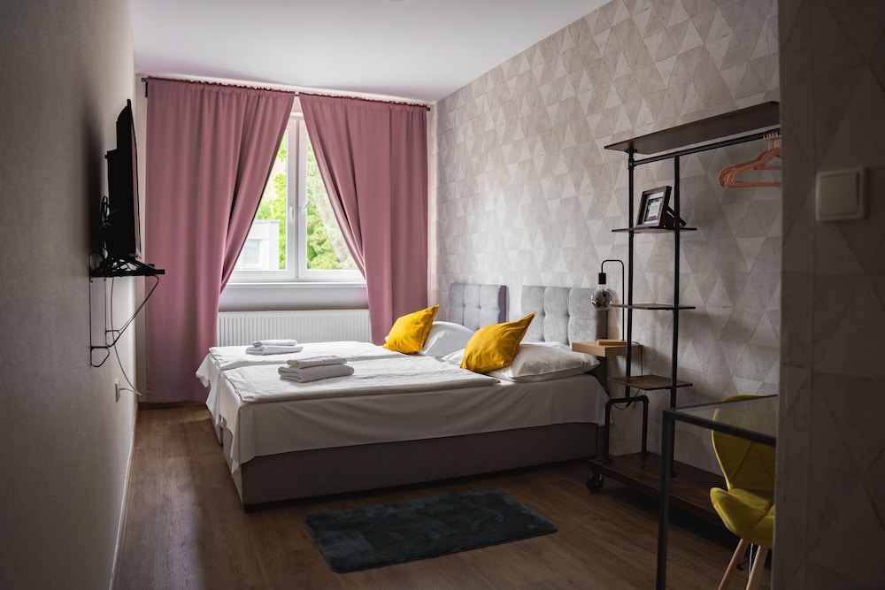 COMFORT, DOUBLE OR TWIN BED